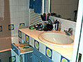 arredo bagno su misura-in rovere decapato azzurro