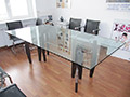 tavolo riunioni con piano in cristallo - falegnameria su misura